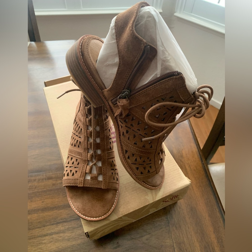 Sofft Brown Suede Women's Sandals